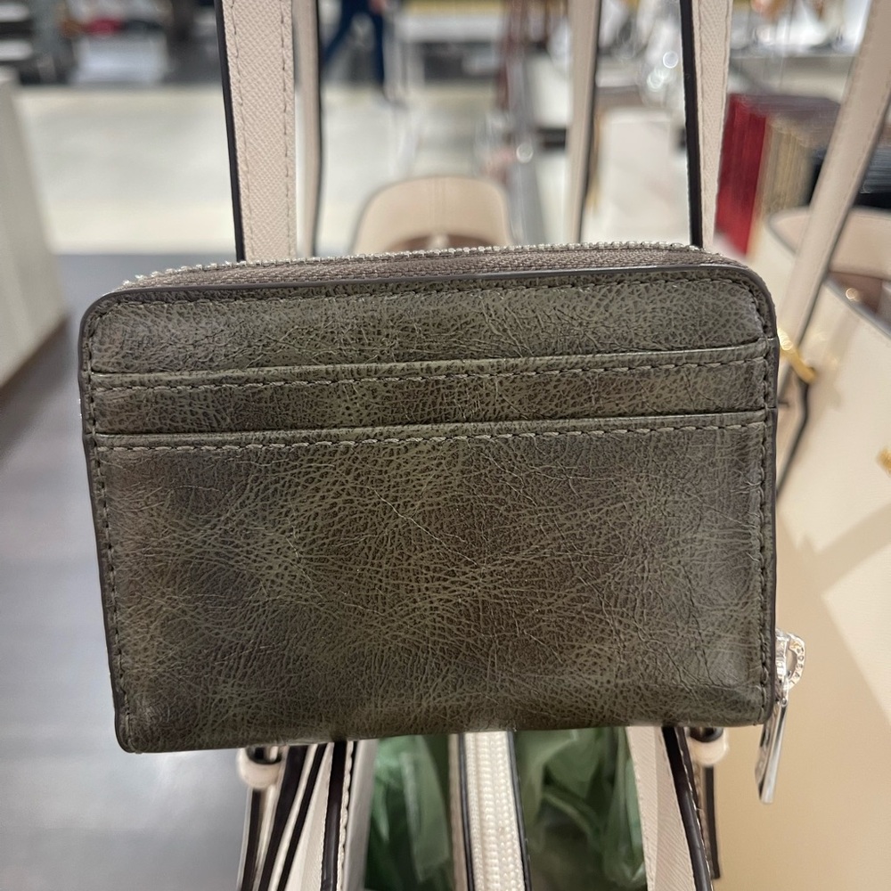 MICHAEL KORS Jet Set Medium Distressed Zip Around Card Case
Olive
NWT - Picture 14 of 16